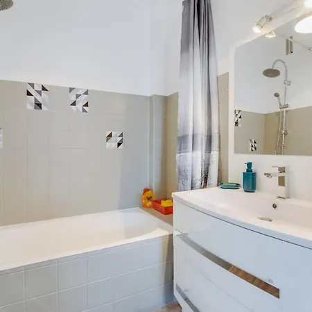 Lägenhet Ceres Furnished Flat
